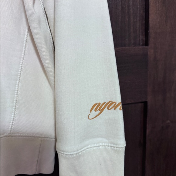 Cream 'New York or Nowhere' Crewneck Sweatshirt - Picture 2 of 5